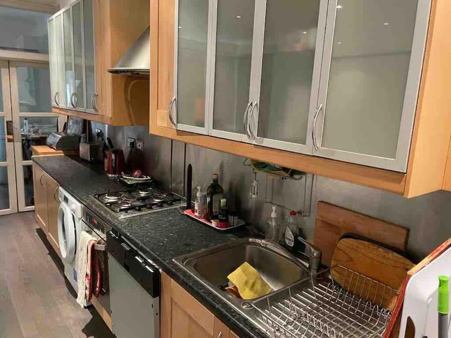 Large Studio Flat In Kensington Londýn Exteriér fotografie
