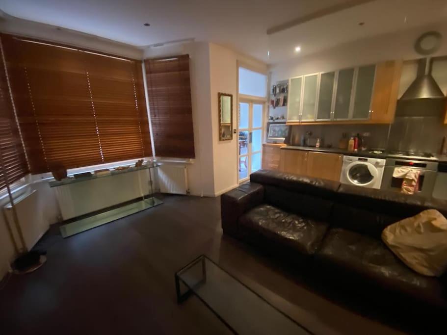 Large Studio Flat In Kensington Londýn Exteriér fotografie